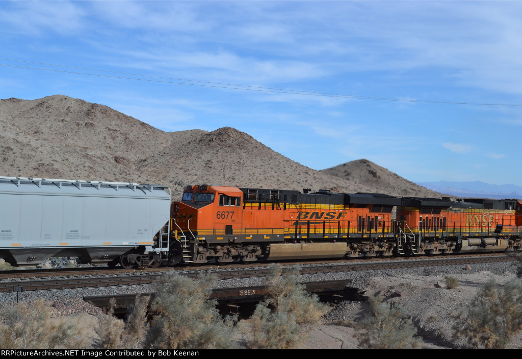 BNSF 6677